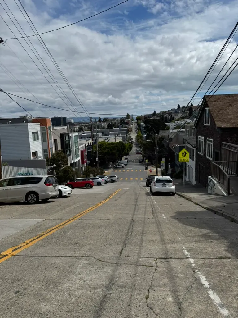 A sunny San Francisco street